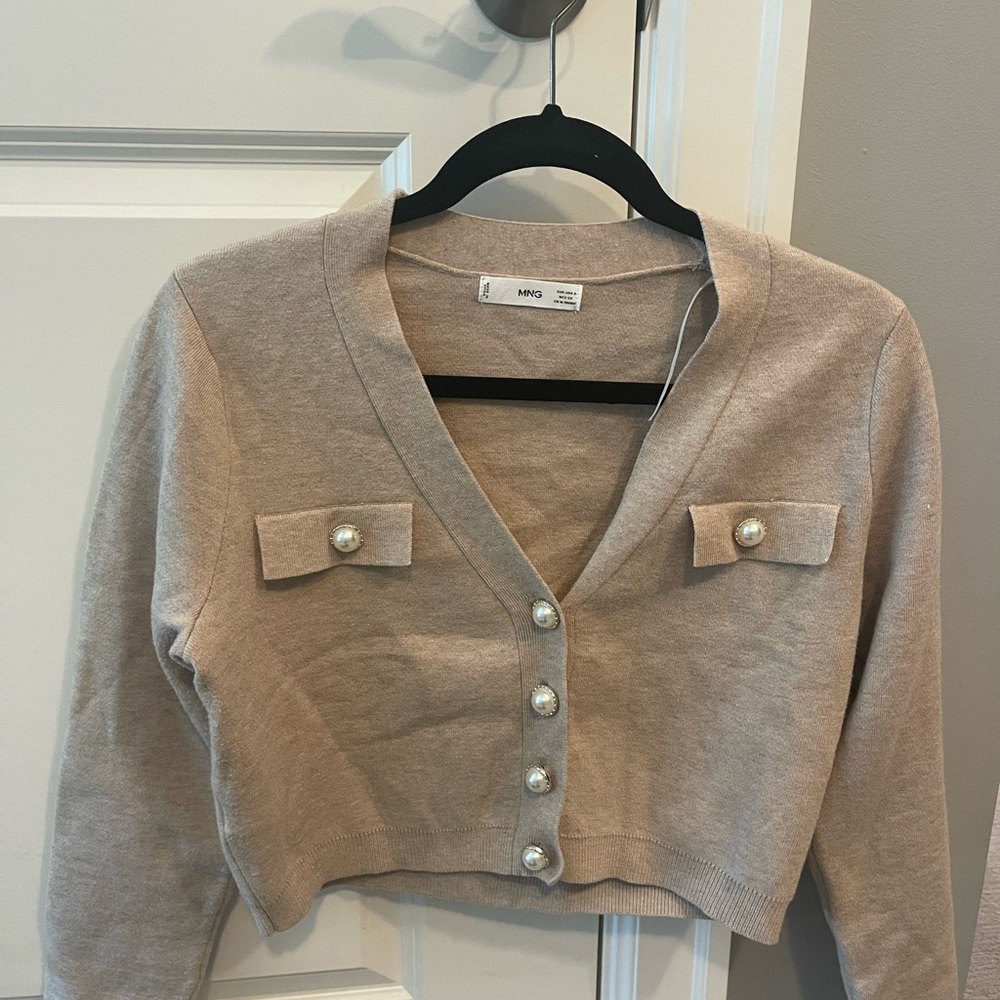 Cream color crop V neck sweater